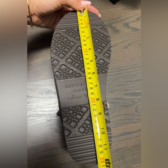 Since 1974 boots Australian UGG. Classic Ultra Mini. - Picture 10 of 10